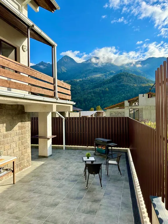 Коттедж Дом с шикарным видом на горы, с теплым бассейном и баней на дровах — аренда посуточно в Красная Поляна