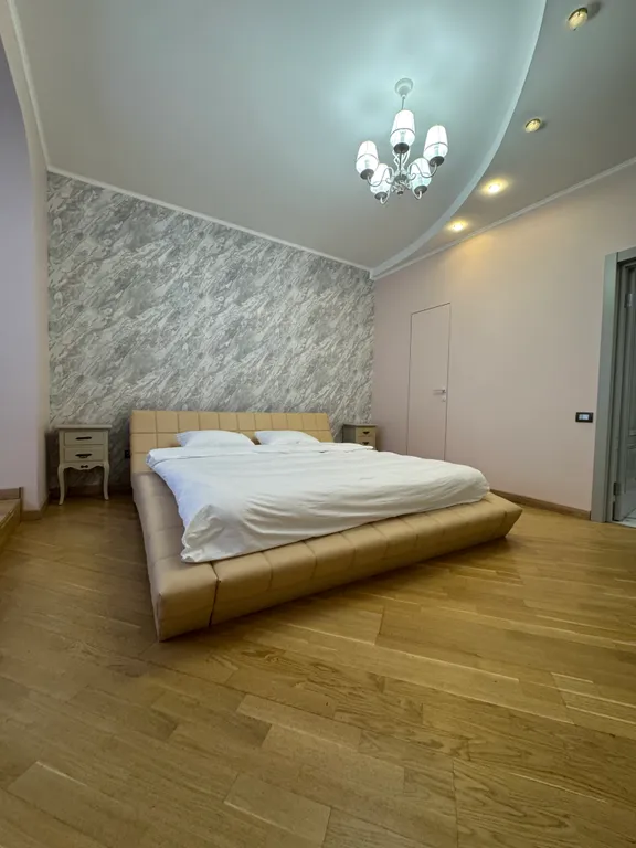 Огромная квартира на набережной