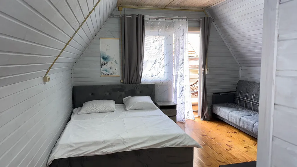 Двухэтажный коттедж на 8 спальных мест