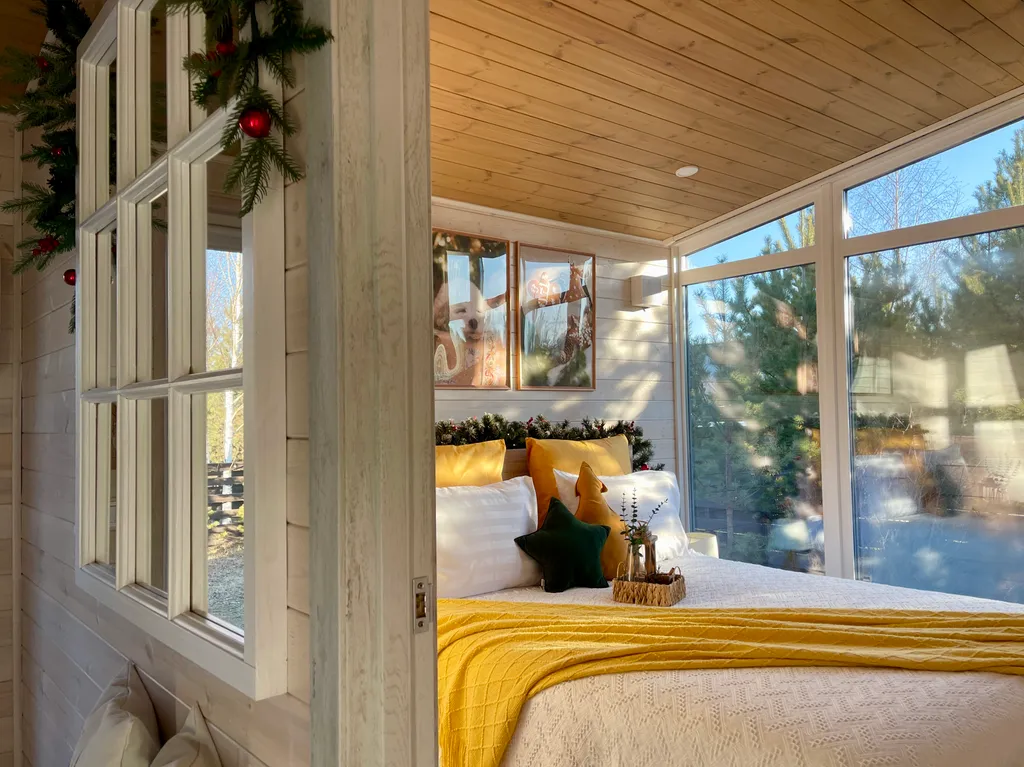 Уютный светлый дом с панорамным остеклением и банным чаном