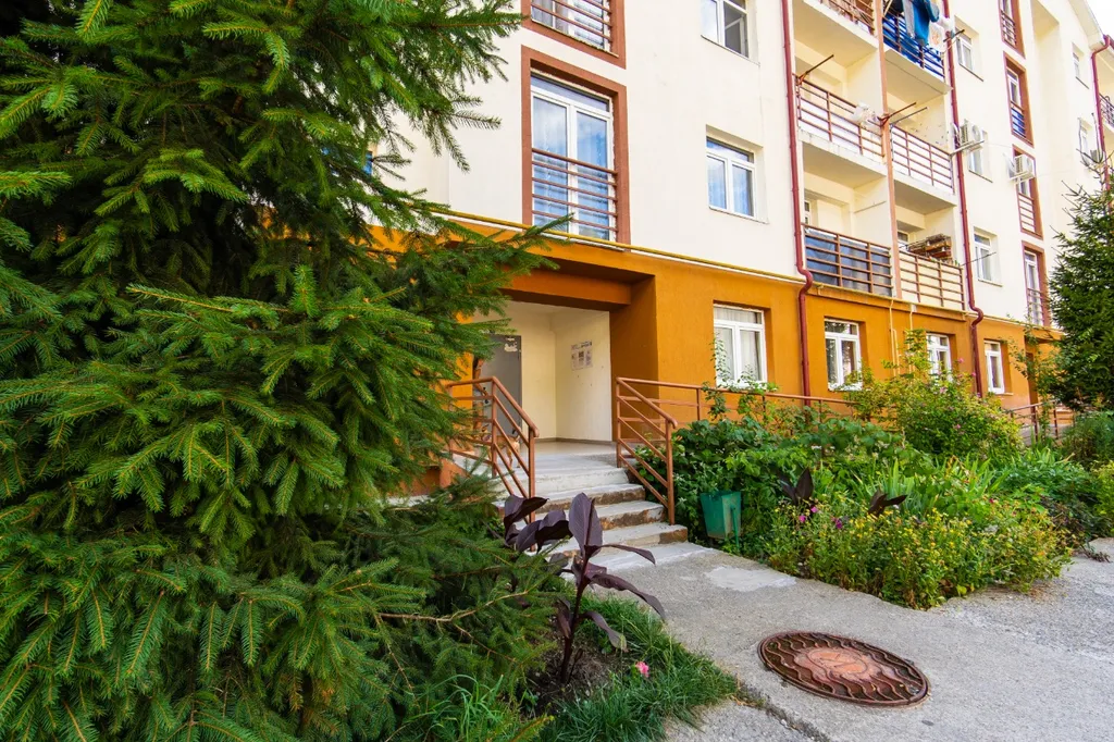 Просторная трехкомнатная квартира с видом на горы