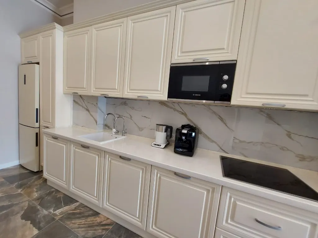 Апартамент в престижном доме на первой береговой линии