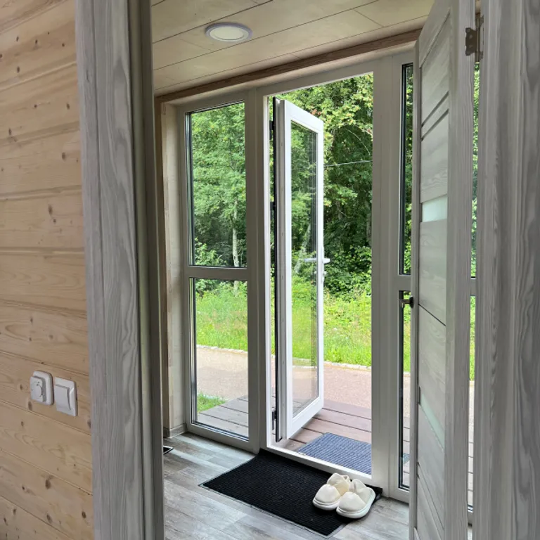 Коттедж Модульный коттедж на самом берегу реки — Ручьи