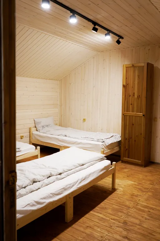 Большой дом с сауной на берегу реки Тулома с собственной территорией