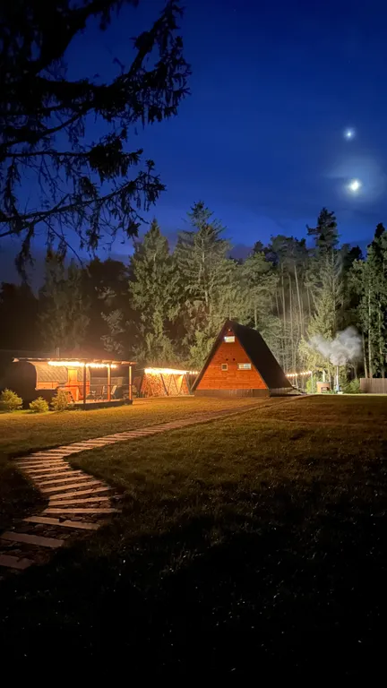 Треугольный дом с баней и купелью вблизи Несвижа