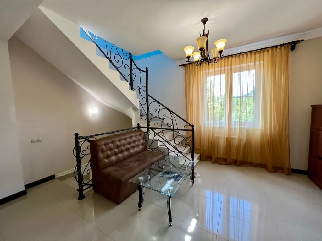 Дом с бассейном