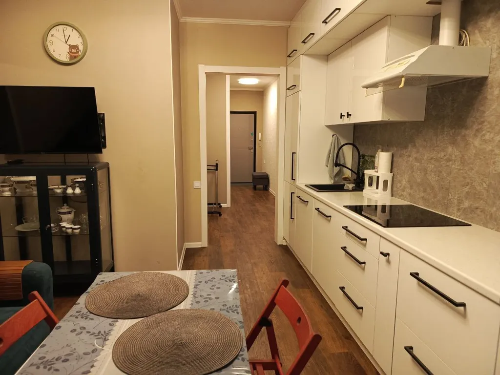 Уютная квартира в тихом районе, рядом с озером, с хорошим ремонтом