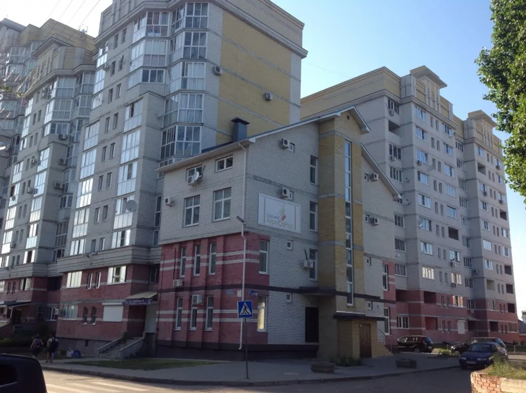 Новый дом в современном районе