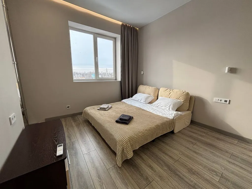 Просторный дом с собственной территорией и настоящим камином