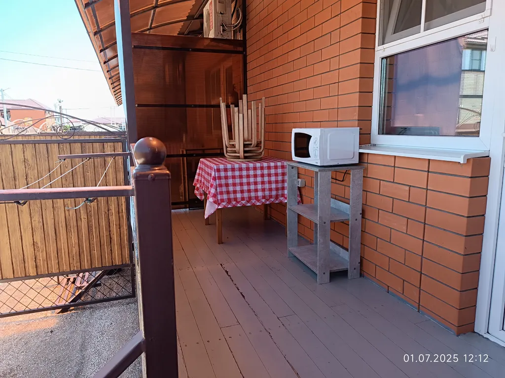 Номер со своим двором и общей кухней