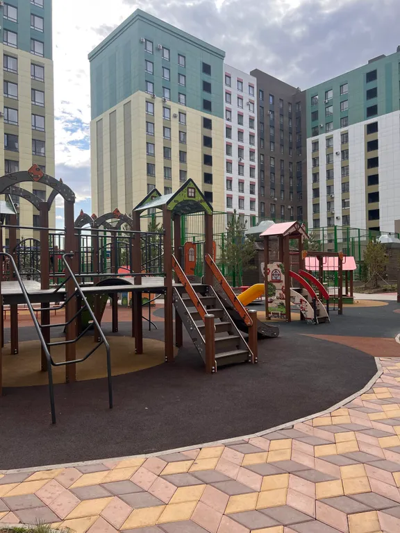 В центре, левый берег, рядом возле Хан Шатыр, кардиология, ННЦМД