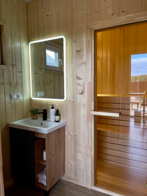 Дом с сауной у пруда