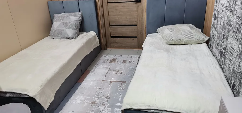 Двухместный номер с двумя односпальными кроватями.