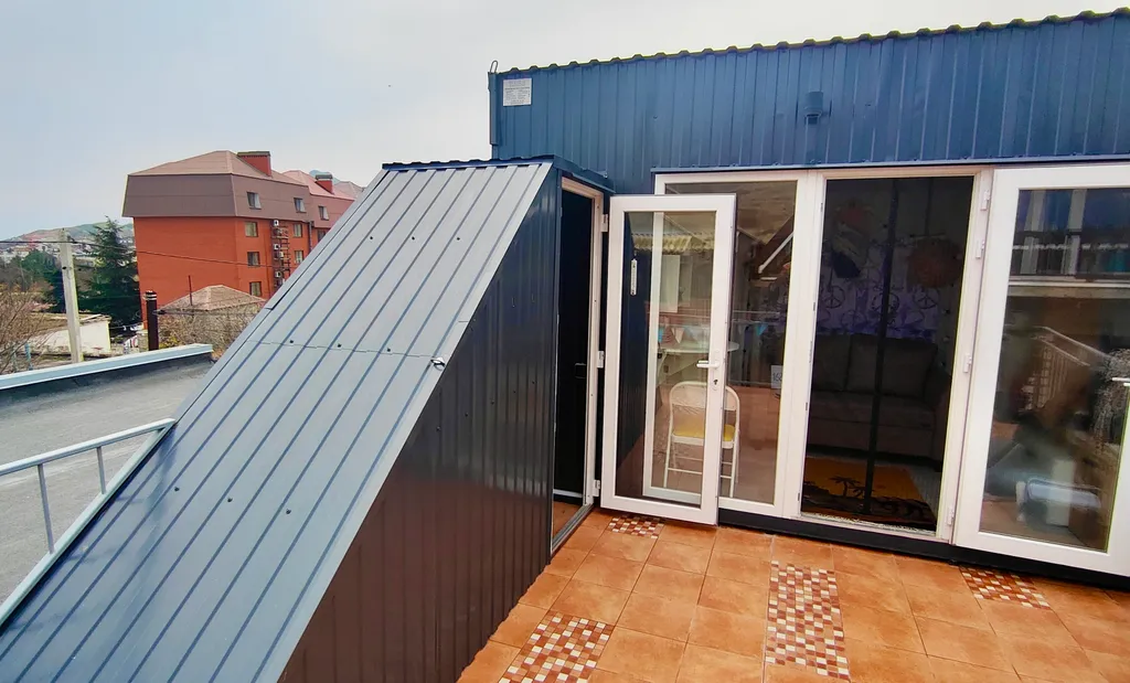 Двухэтажная квартира с террасой недалёко от моря