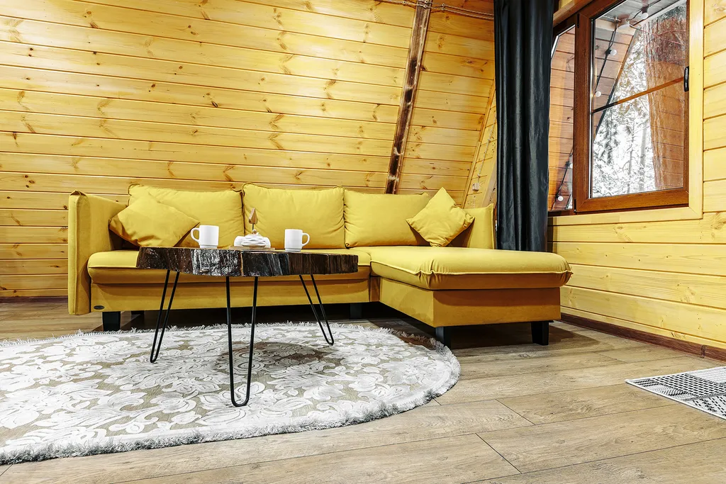 Коттедж в лесу с бассейном