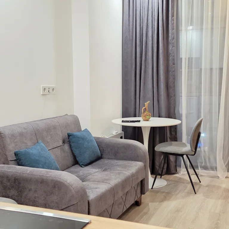 Просторная квартира в 10 метрах от моря и пляжа. Batumi View