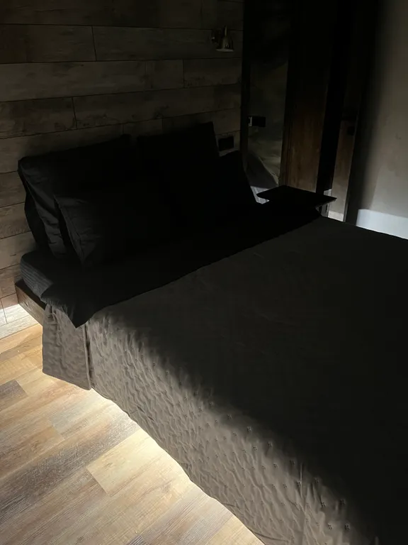 Дом с террасой на территории базы отдыха едем в горы