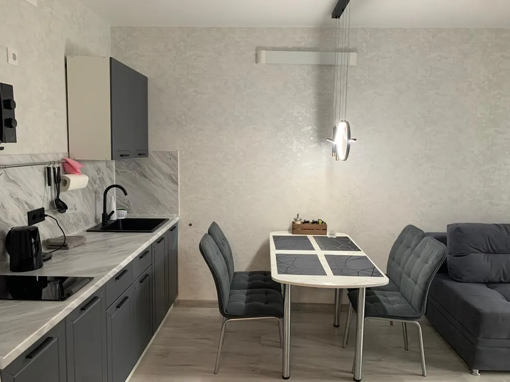 Ассорти, двухкомнатные апартаменты комфорт класса с удобствами