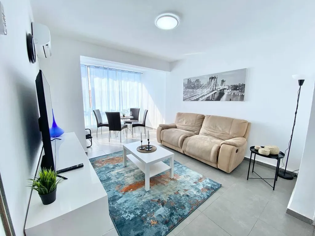 Deluxe рядом с Средиземным морем