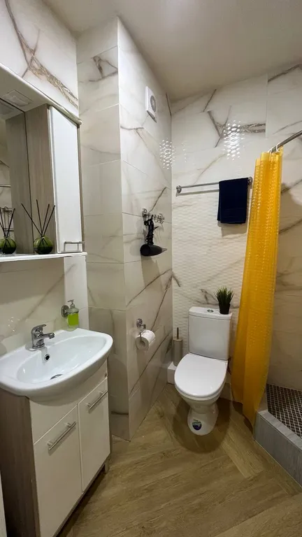 Яркая студия в ЖК Резидент