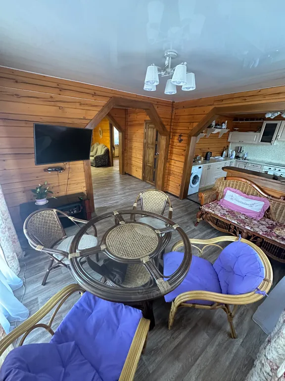 Дом у озера в Листвянке