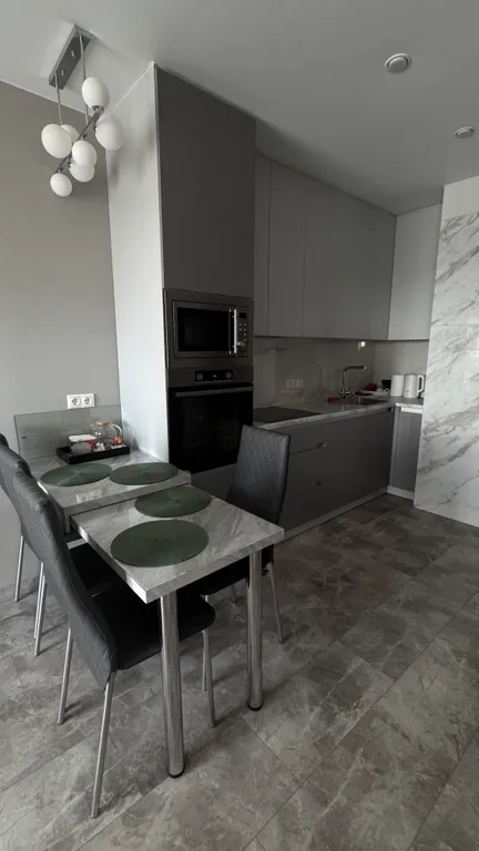 Уютная видовая современная квартира