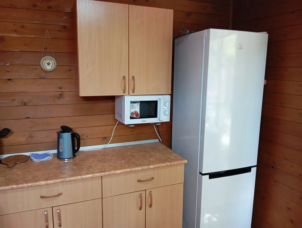 Небольшой трехместный номер с удобствами