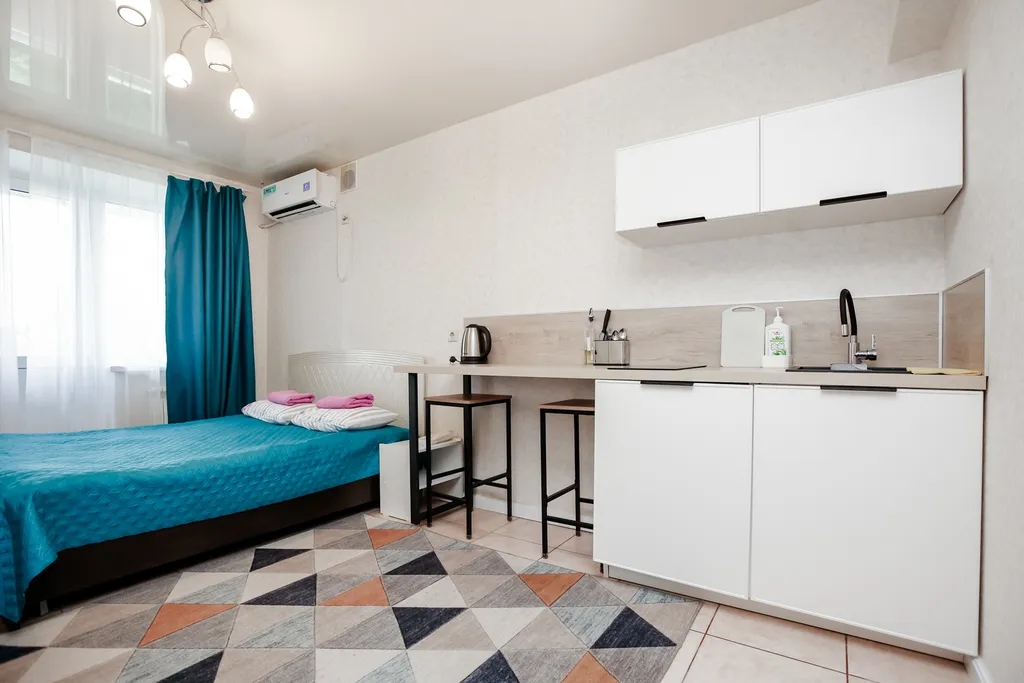 Двухместная комната с балконом и общим санузлом (White, Gold)