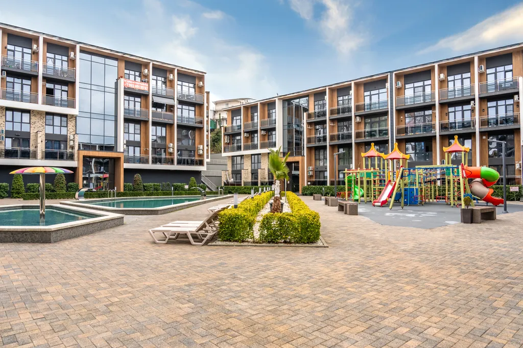 Двухуровневый апартамент около моря с бассейном в ЖК Морской квартал