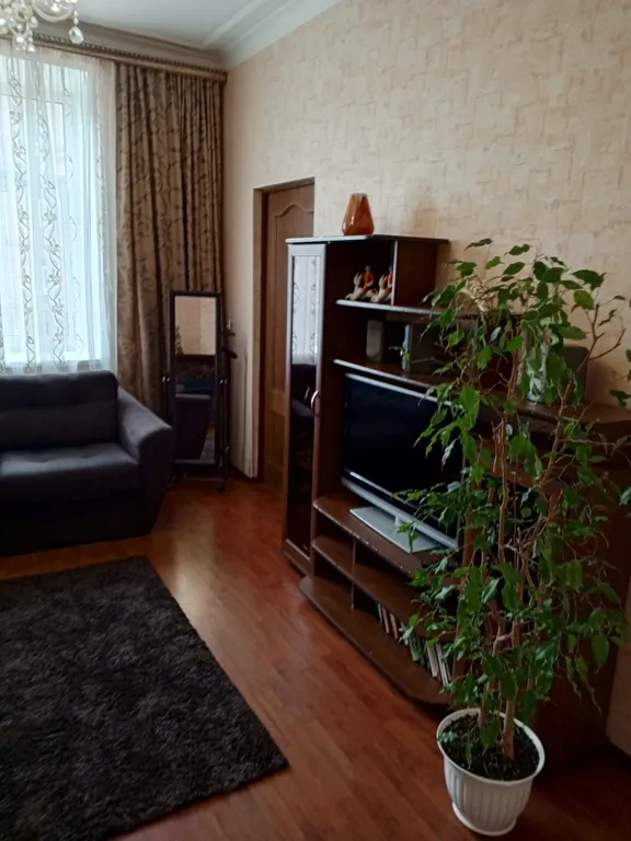 Чистая уютная с высокими потолками квартира