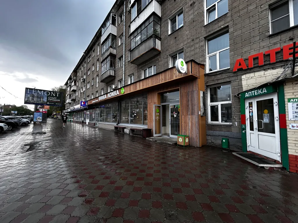 Рядом с метро Заельцовская