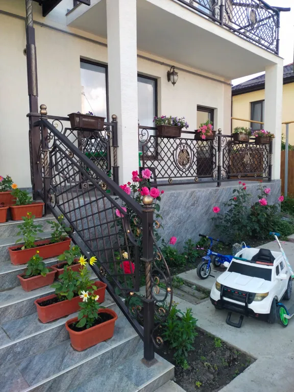 Квартира Большая и современная квартира с балконом — Цемдолина