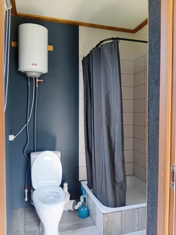 Уютный дом на берегу озера Камбулат