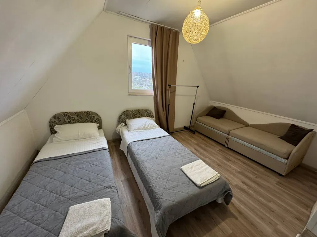 Дом с бассейном и баней рядом с лучшим песчаным пляжем в Орловке