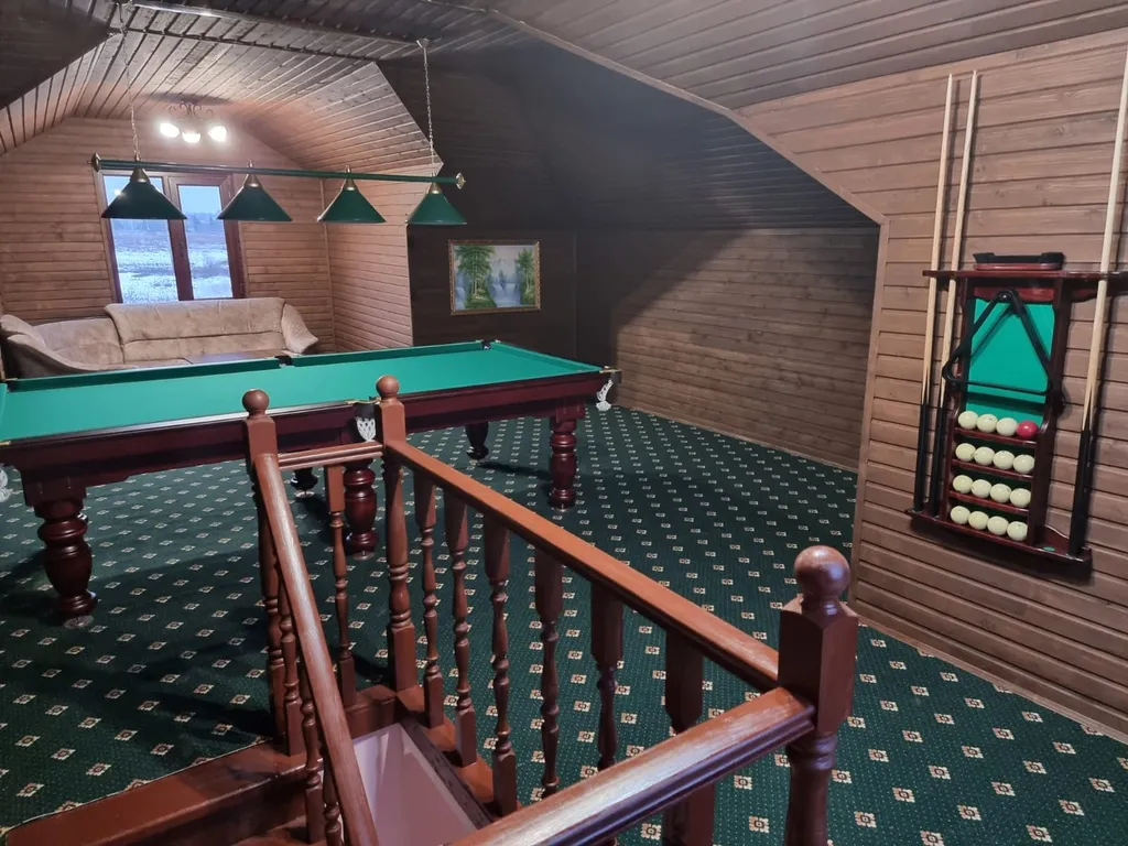 Дом у пруда