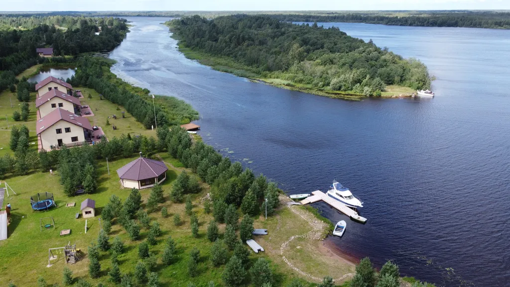 Коттедж Коттедж 3 спальни на берегу реки — Лодейное Поле