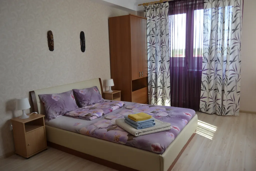 Просторная светлая квартира — аренда посуточно в Великий Новгород