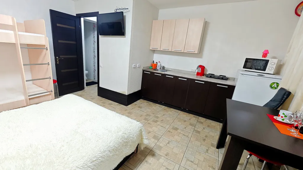 Рубиновая студия с собственной террасой и отдельным входом