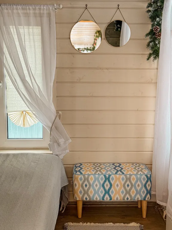 Дом в лесной сказке с видом на закат