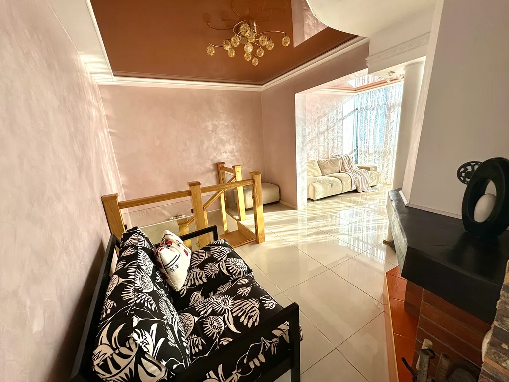 Дом с бассейном