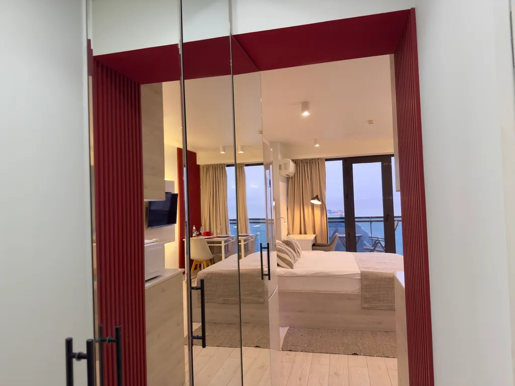 Солнечная студия на берегу моря