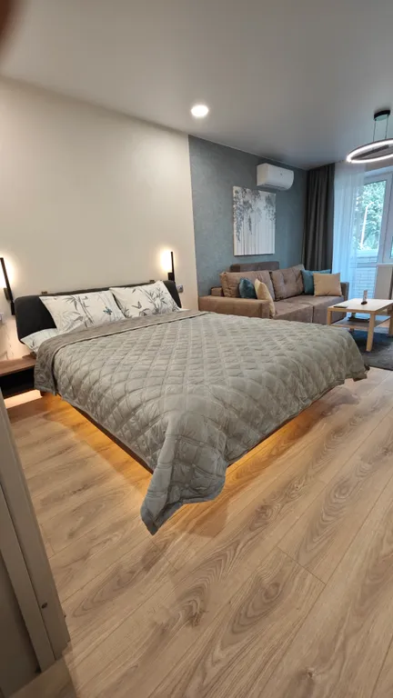 Современная однокомнатная квартира на набережной Двины