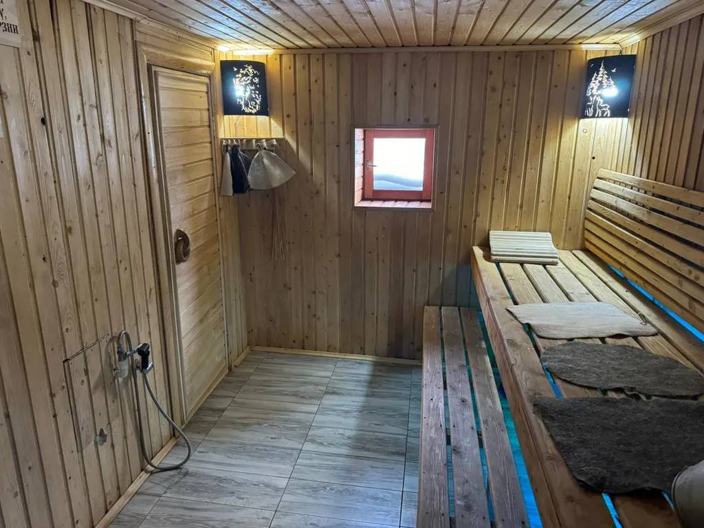 Двухэтажный дом с баней и бассейном