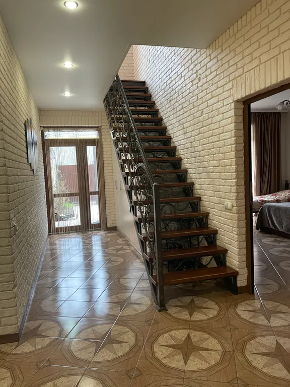 Уютный и просторный коттедж в центре поселка