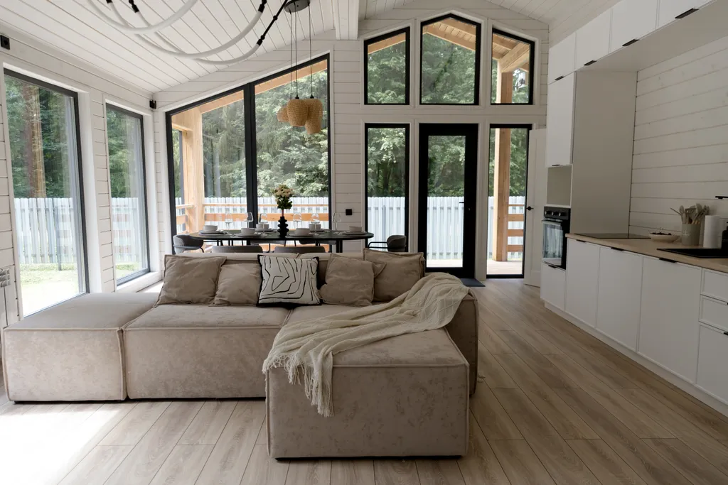 Современный дом в лесу