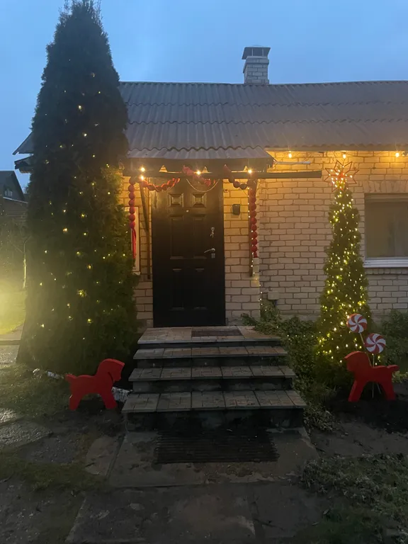 Уютный домик у озера