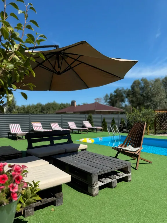 Дом с баней и бассейном