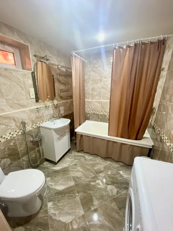 Уютный дом с собственным двором, навесом и парковкой