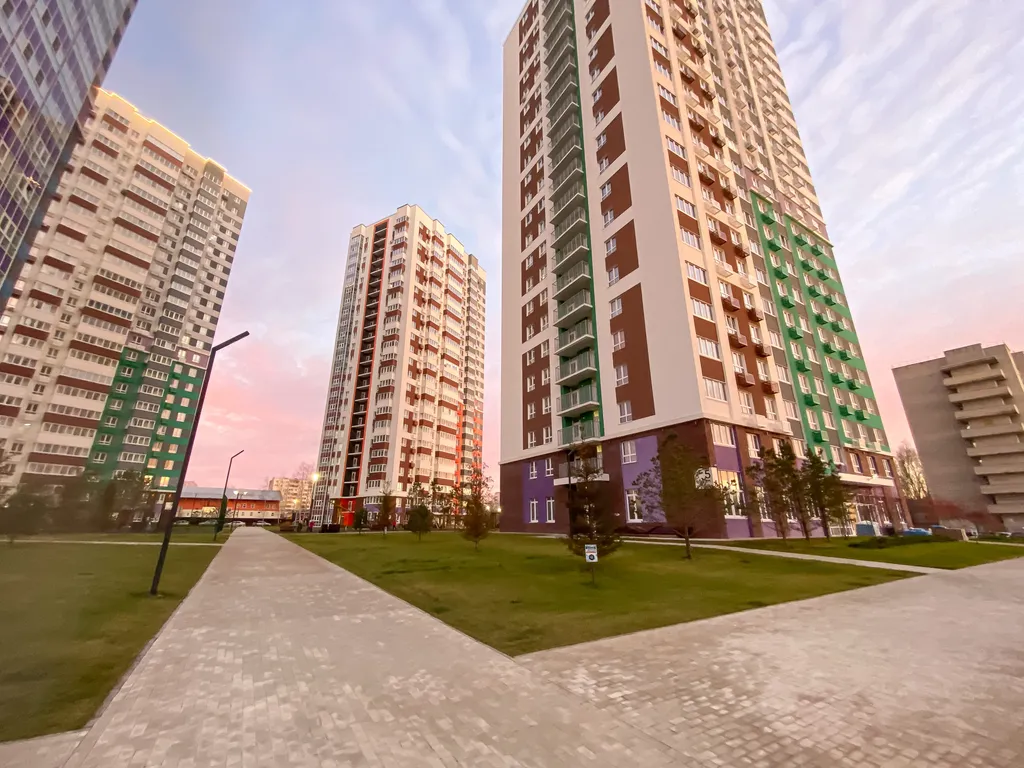 Квартира с большим ТВ у Суворовского училища