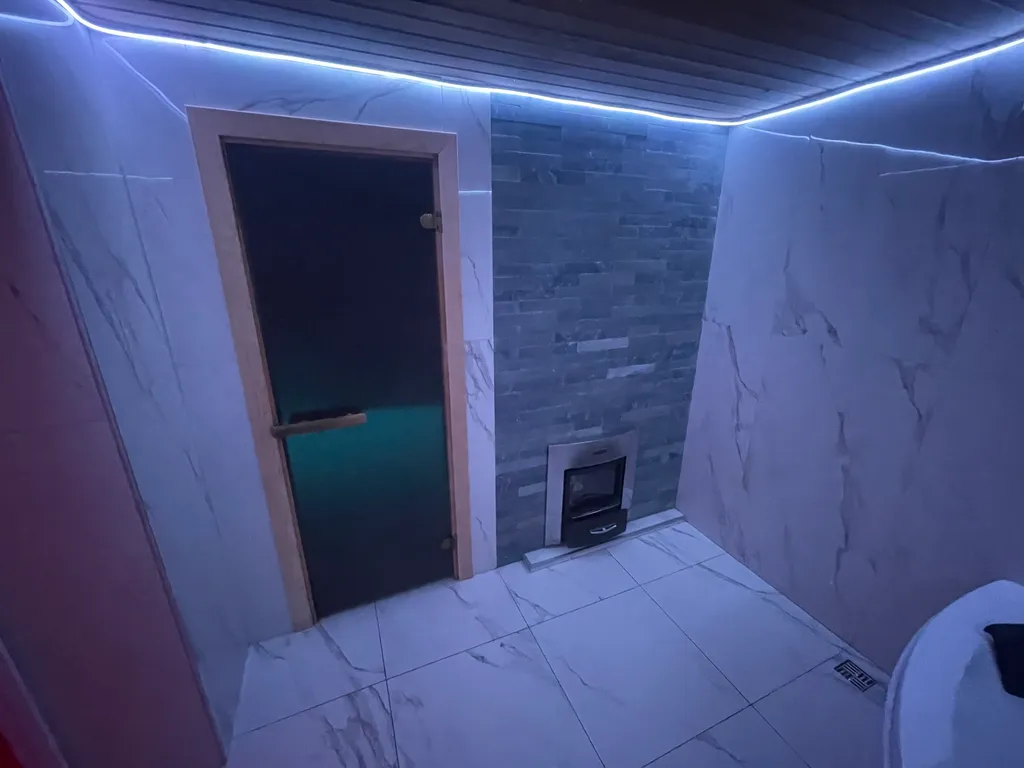 Коттедж Коттедж С сауной на дровах и «красной» комнатой — Санкт-Петербург